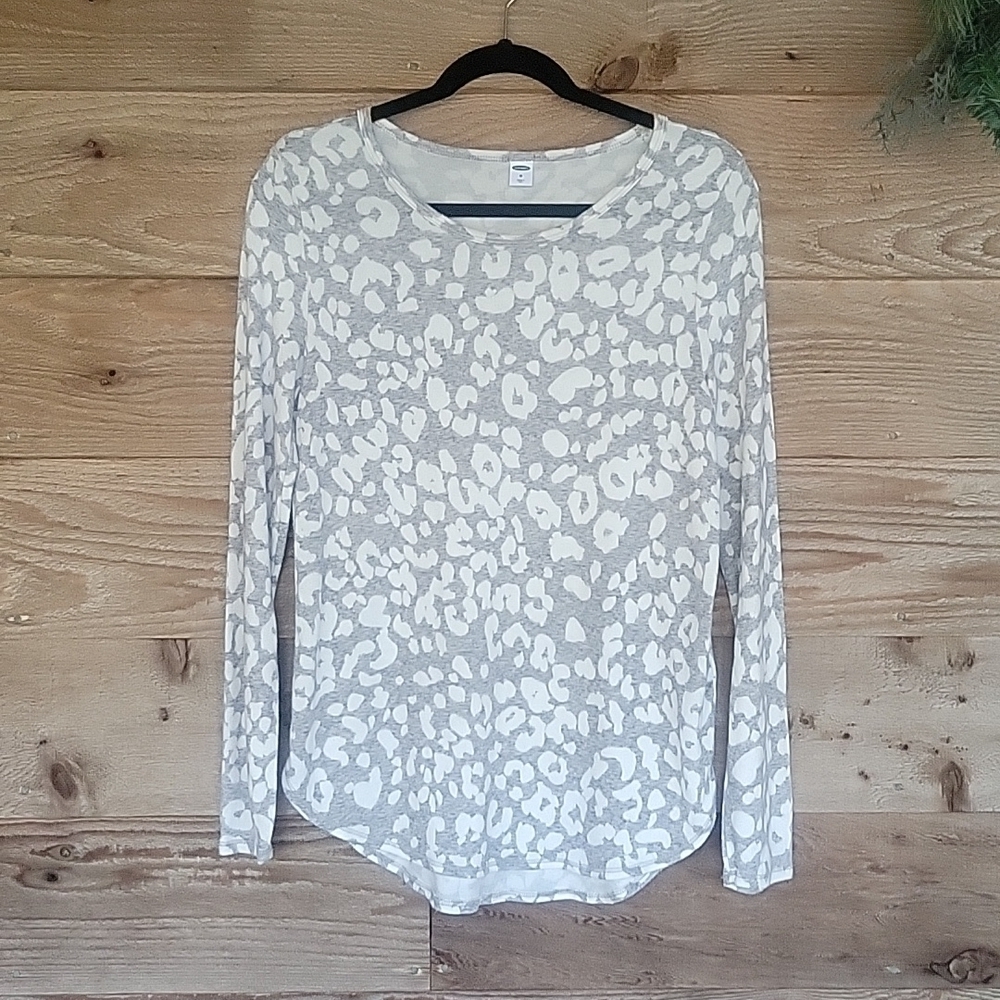 Old Navy Gray and White Snow Leopard Long Sleeve Top Size Medium